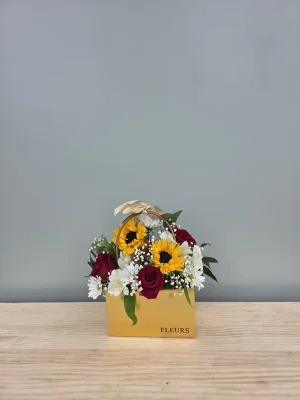 Carterita con rosas y girasoles